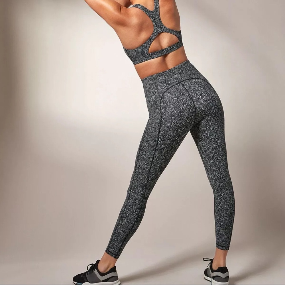 Athleta Ultimate Stash 7/8 textured legging